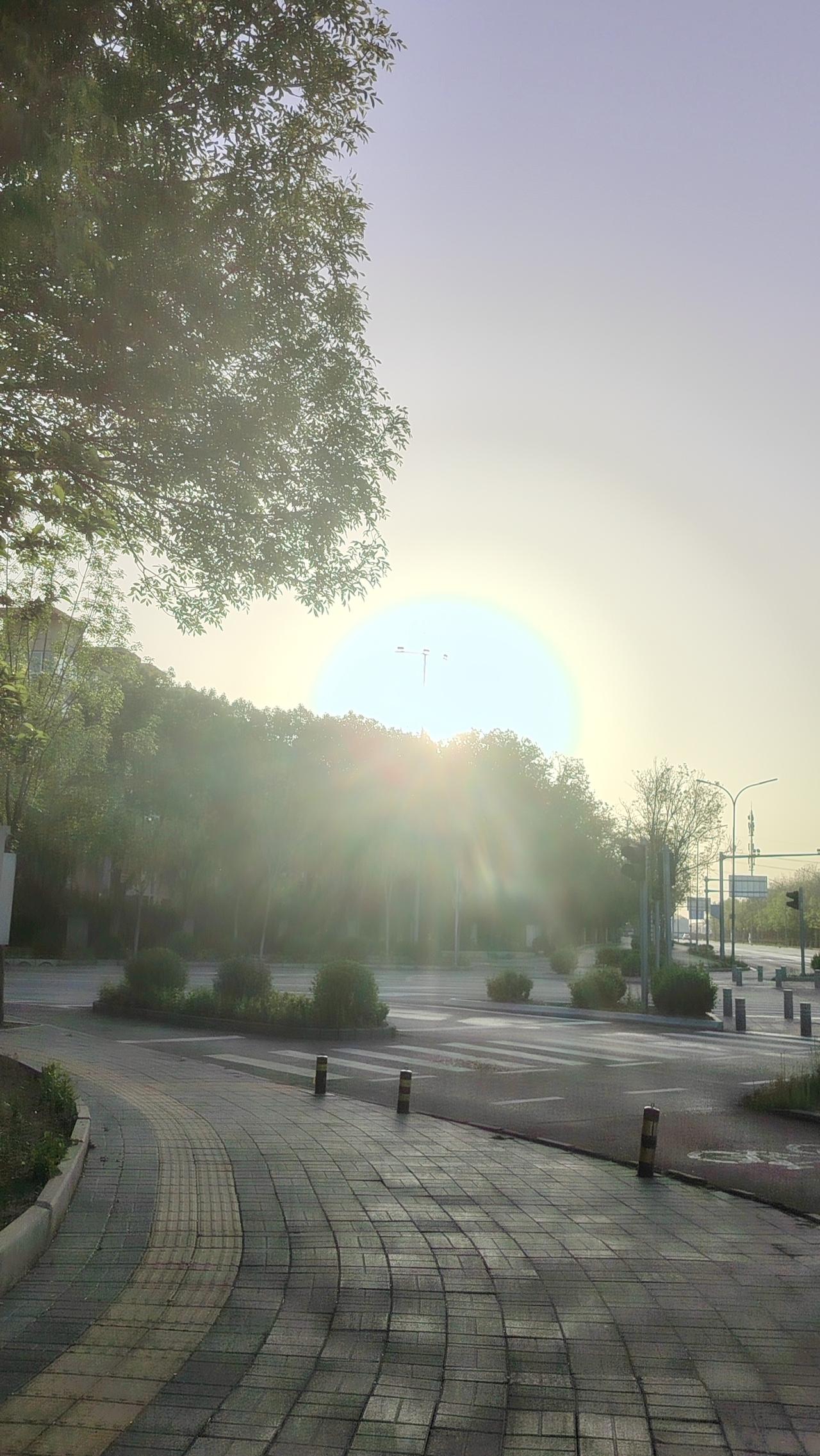 方寸之间的江湖•棋文化

棋盘一摆，楚河汉界赫然在目。三十二枚棋子，红黑分明，不