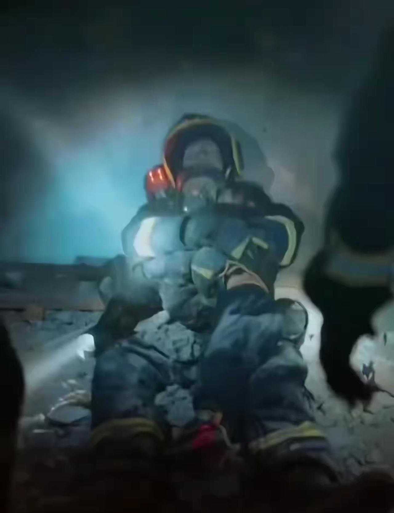 在黑暗中跌落 保护最美的花朵“以凡人之躯比肩神明”