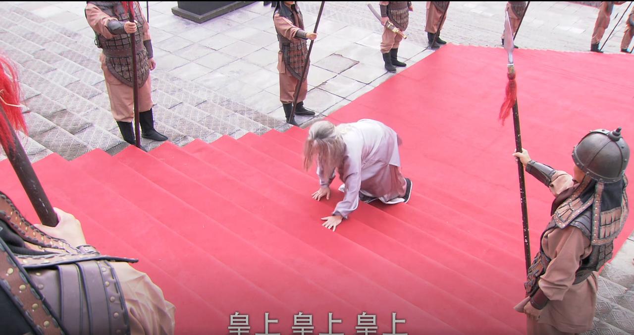 如果不是王宝钏非要下嫁薛平贵，王允堂堂宰相，何至于落得晚节不保。

王宝钏明明是
