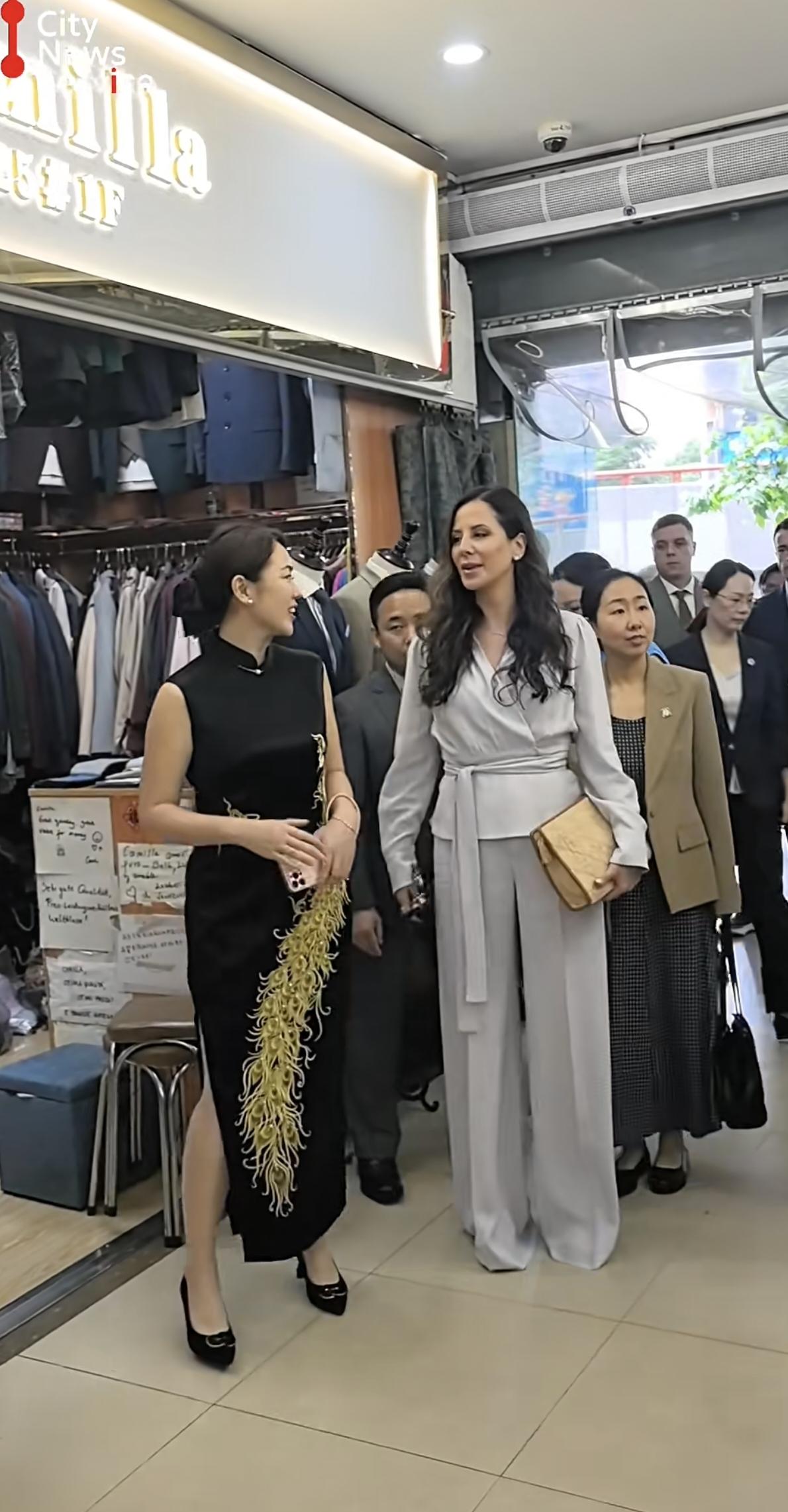 南斯拉夫总统夫人气质真好呀！据介绍，塔玛拉.武契奇约50岁，身高180。董家渡轻