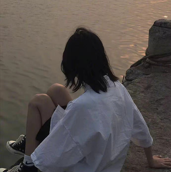 他埋头于遗忘的海洋，却到达了记忆的彼岸。——阿多尼斯《我的孤独是一座花园》