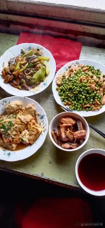 老公算什么，我现在都把老公晾一边了。
今天早上我早早起来，要是换作以前，我会为全