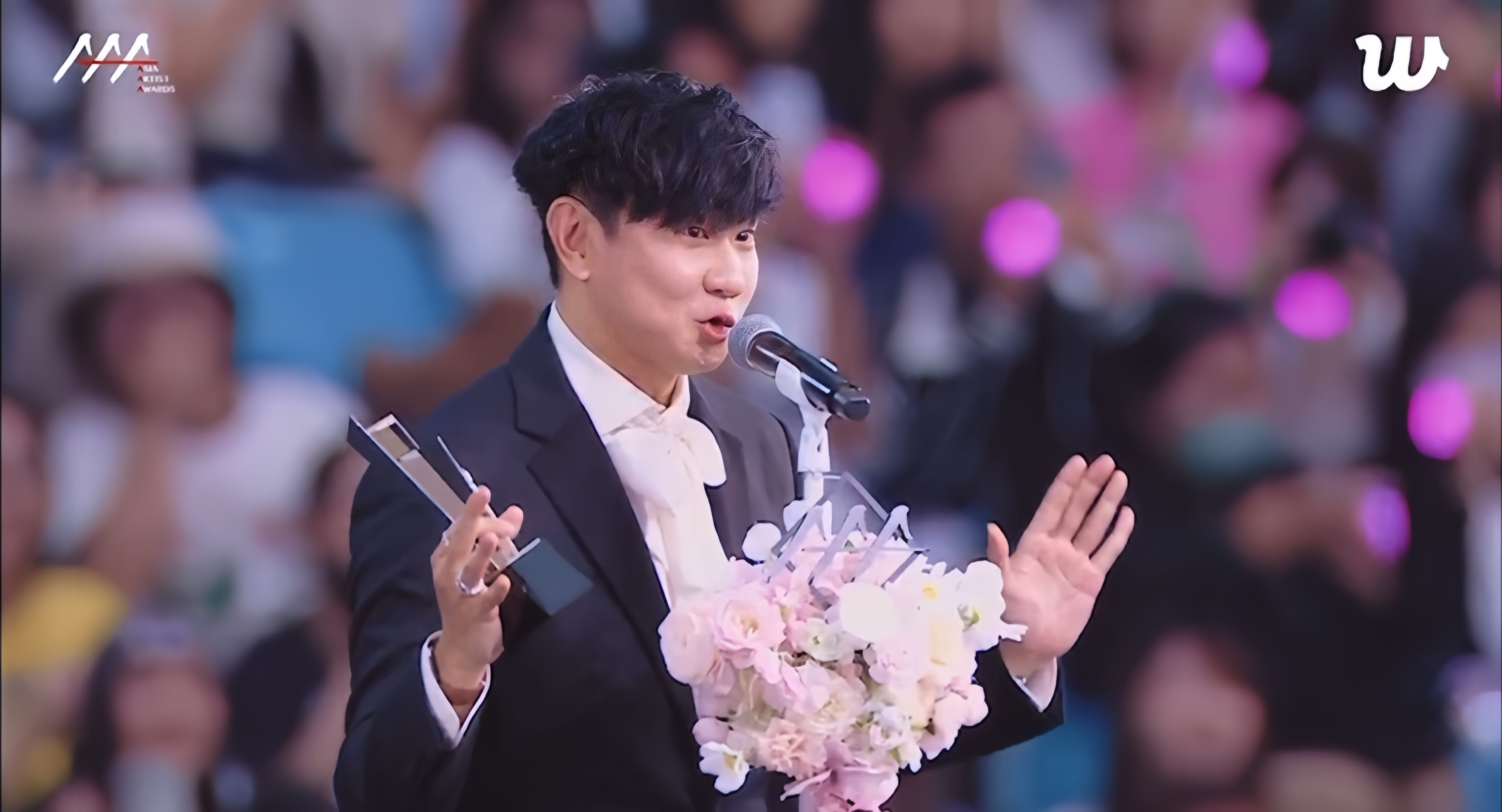 林俊杰  哈哈哈哈到底什么奖让瓜这么震惊英文都不会说了哈哈aaa红毯 好帅好甜啊