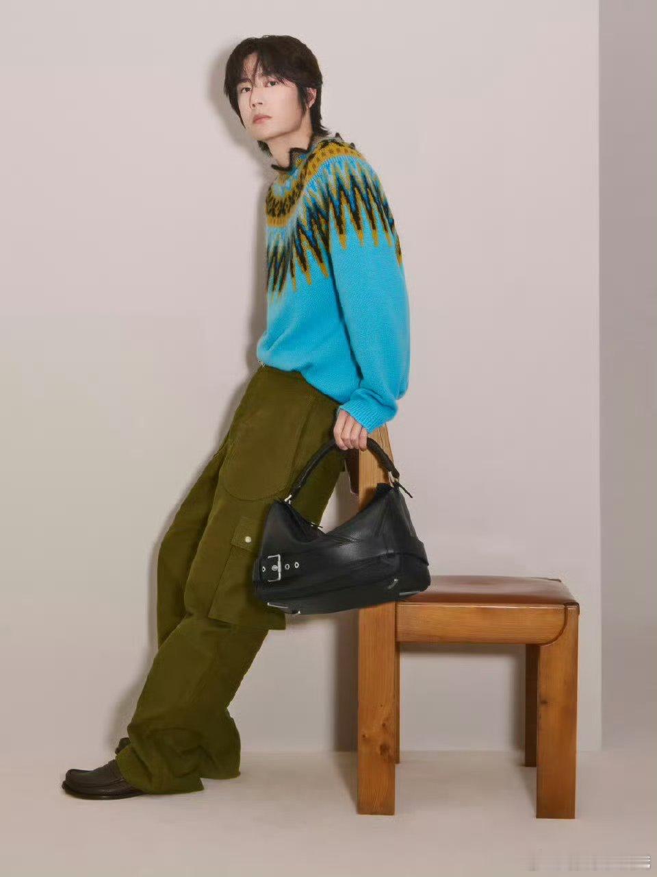 王一博loewe时尚大片，再次验证了时尚的完成度靠的是脸 ​​​