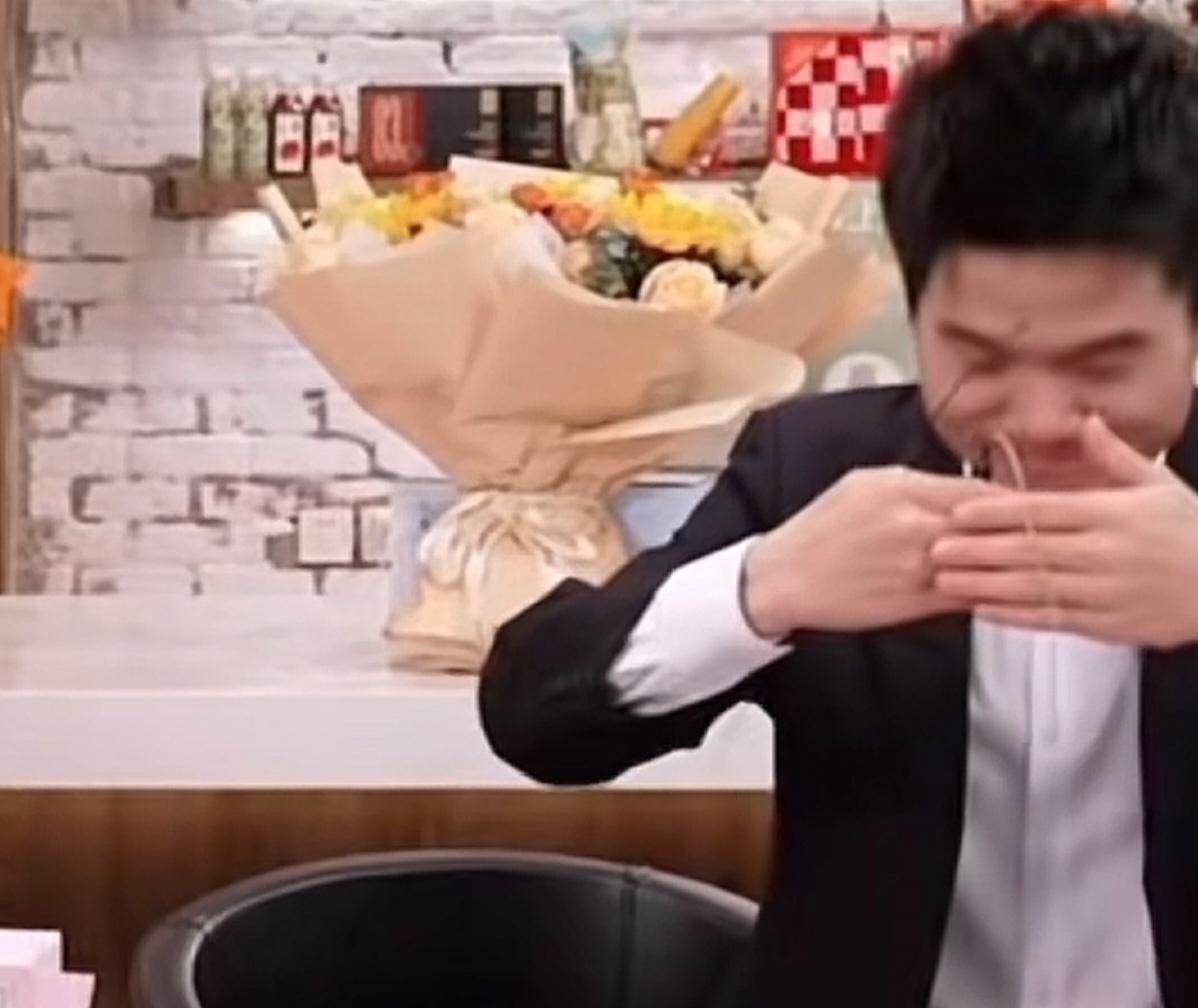 当董宇辉荣膺2025年亚太AEPA U35行业先锋领袖奖时，小孙成了老俞的“顾问