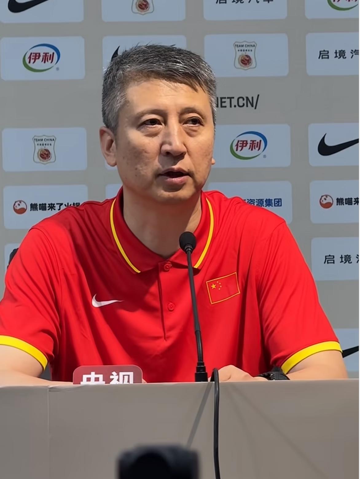 一年时间，中国男篮何以判若两队，问题出在篮子上，这支国篮三分困乏
估计很多人还记