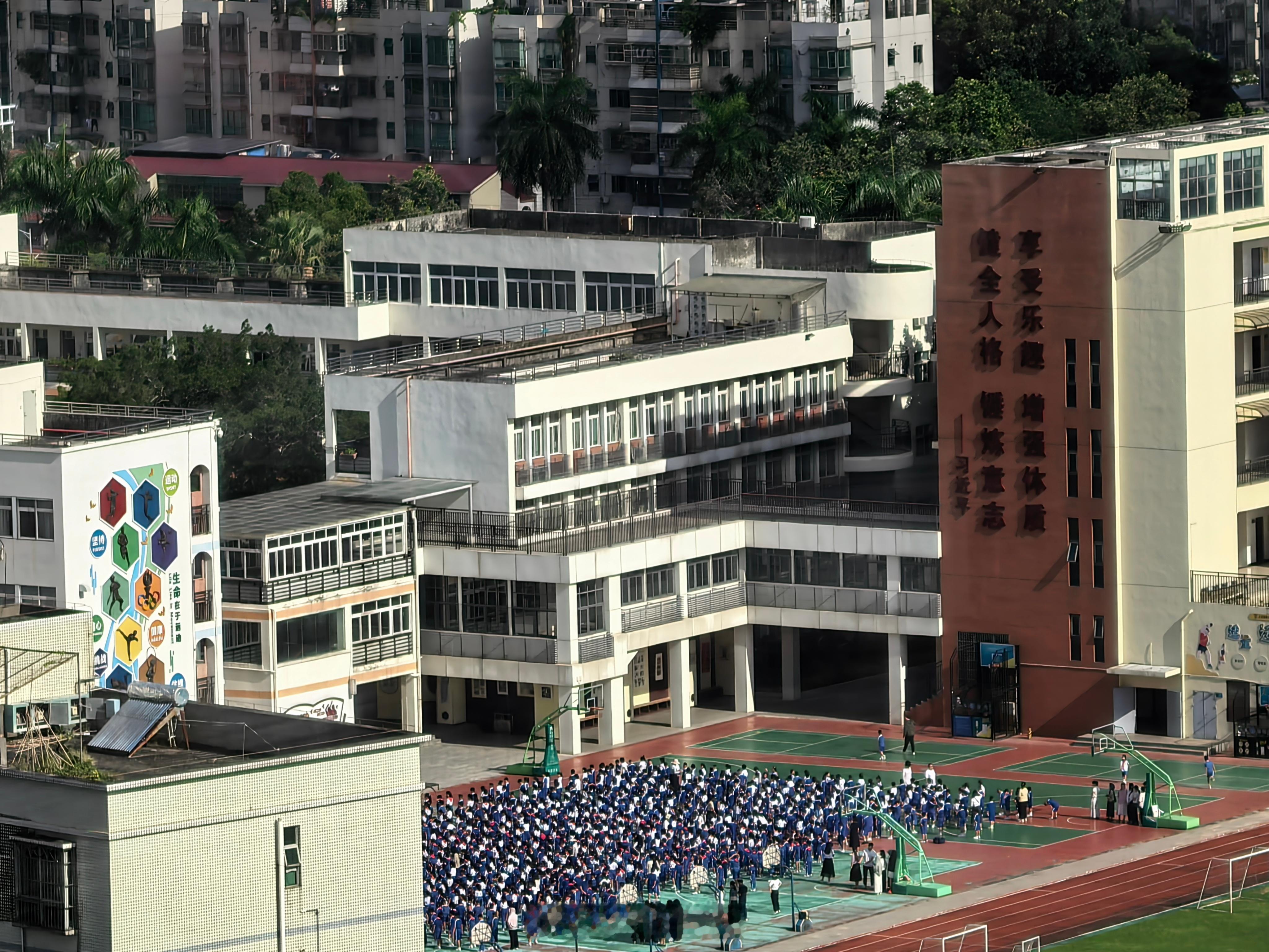 9 月第一天 开学 了，以后每天早上 8 点又能伴着楼下小学的早操音乐起床了。[