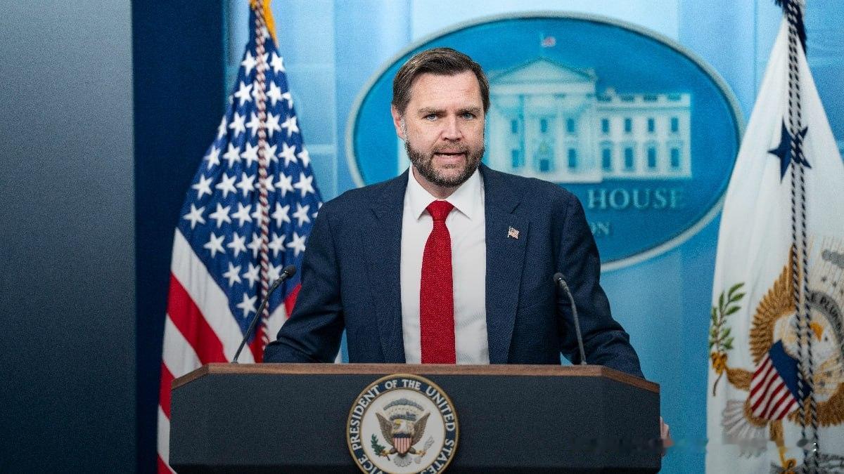 Axios记者拉维德披露，美国副总统万斯原定赴瑞士签署美伊协议的行程被推迟，根本