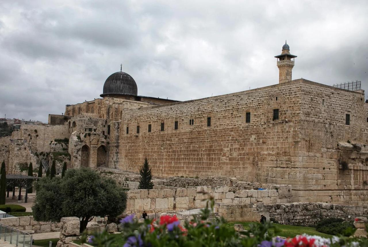 金灿荣：全球最贵墓地在耶路撒冷旁边的大金门，有人说那里可以进天堂，真有人信，很多