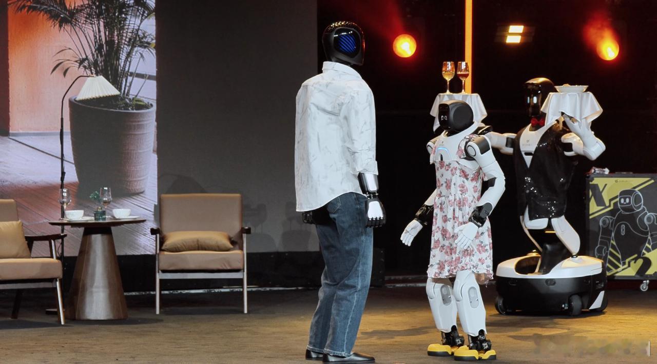 本来以为《机器人奇妙夜》只是噱头，看完才发现是场系统级的技术验证。不再是单个机器