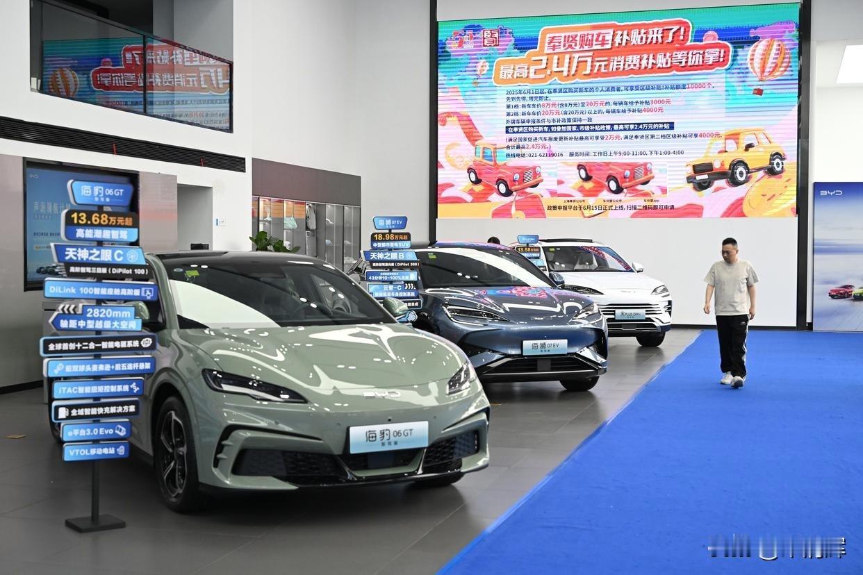 做强国内大循环，筑高质量发展之路。据中国经营报，在全球化逆流与技术封锁交织的当下