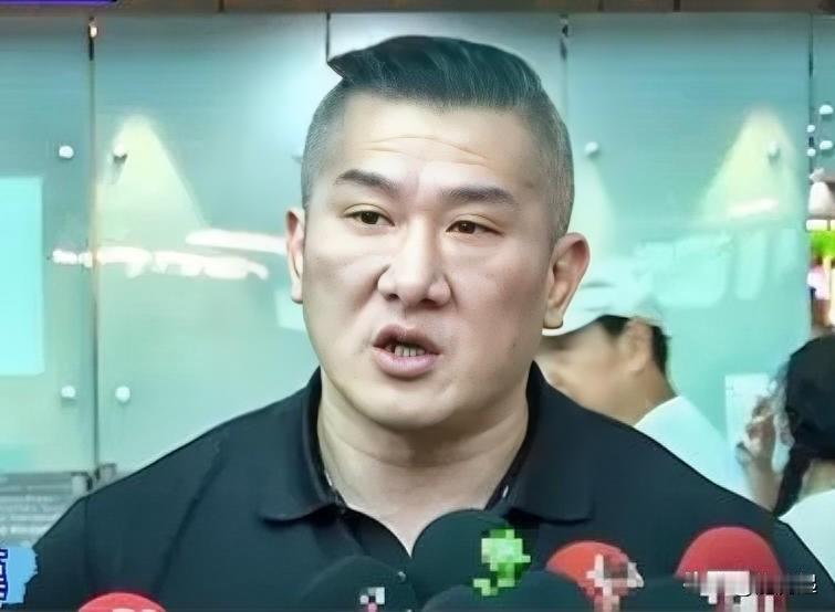 台湾网红“馆长”直播调侃：黄仁勋公开说“I love China”，把岛内“青鸟