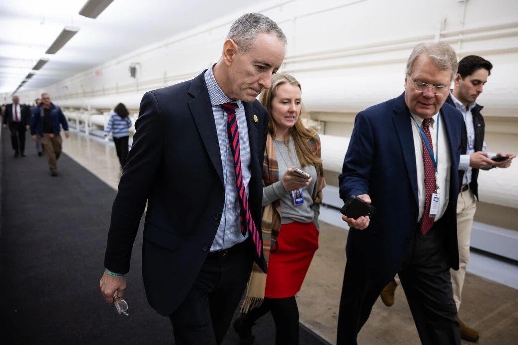 在共和党内部未能就延长即将到期的《平价医疗法案》（ACA）保费补贴达成一致后，四