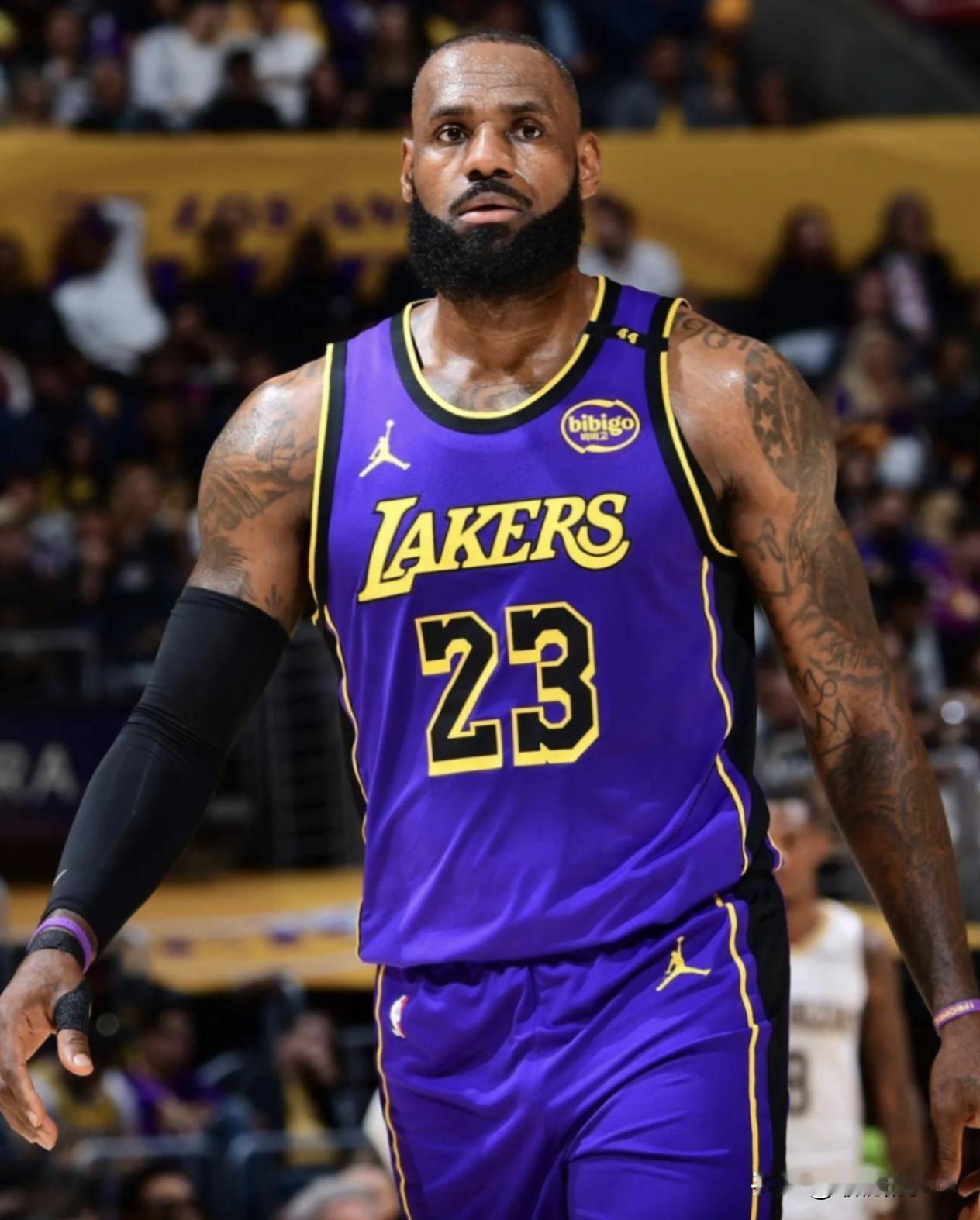 NBA21世纪以来，前三个赛季就成为巨星的十大球员！大家认同吗？
 
1. 詹姆