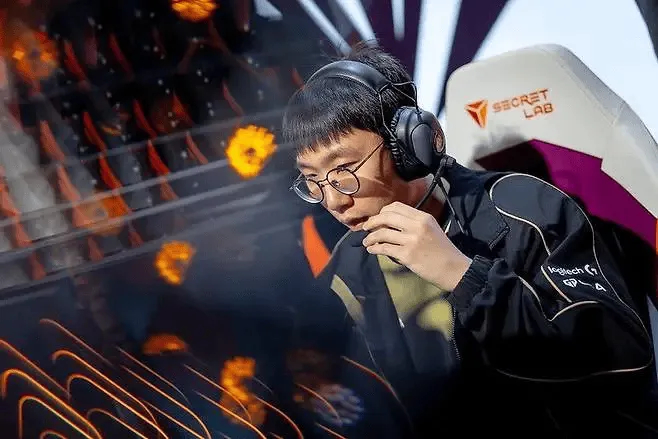 是不是罚的太轻了？外网议Ruler处罚，逃税才罚9万，不与粉丝击掌罚15万。Ke