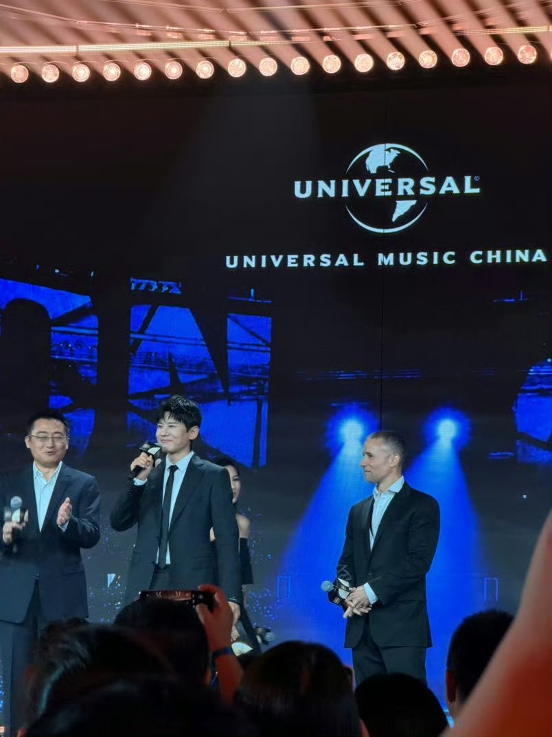 张杰说音乐一定要扎根本土“这些年来，我一直在唱歌，一路走来，我越来越相信一件事情