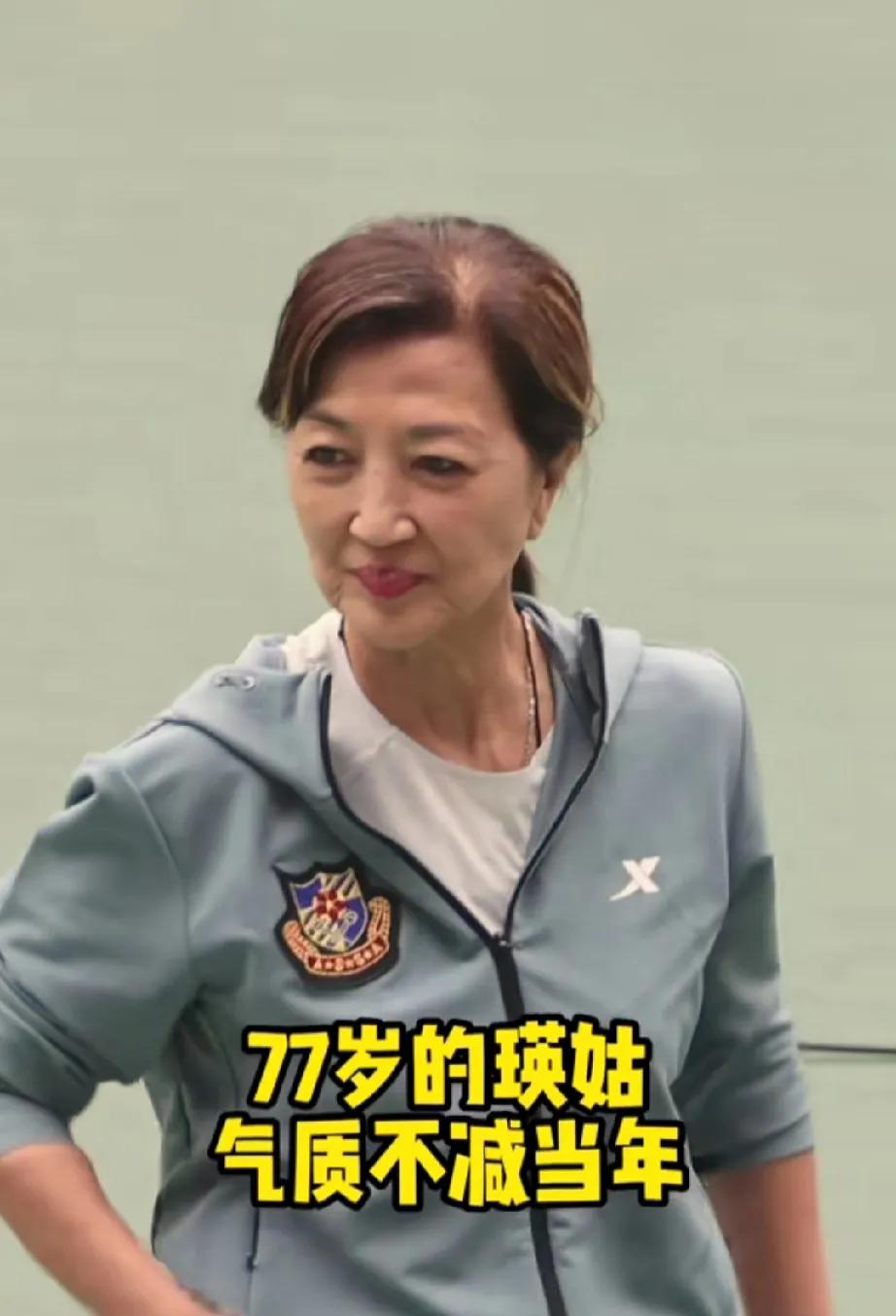 太显年轻了，我们身边那些77岁的老人都驼背或皱纹满面
港星真的状态超好，吕良伟也