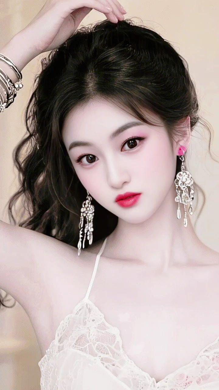 美出高级感 精致妆容 蕾丝吊带 优雅永不过时 妩媚女神风情万种