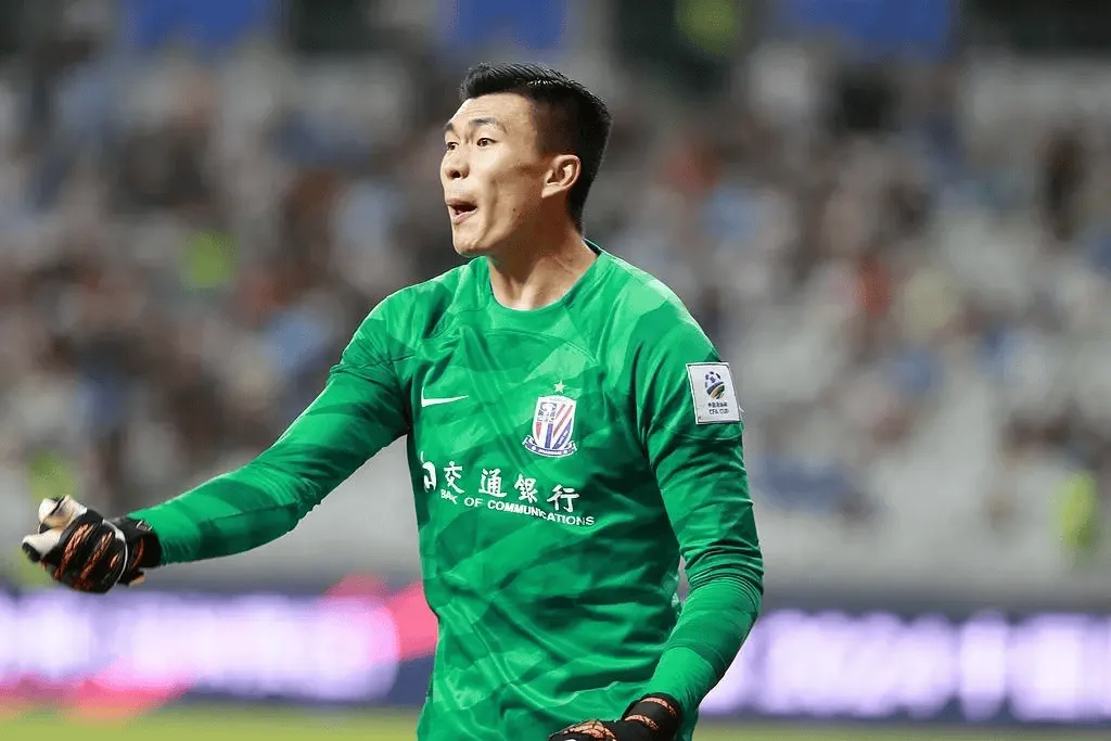 记者：马镇将担任申花首发门将；蒋圣龙或伤缺3月初的联赛