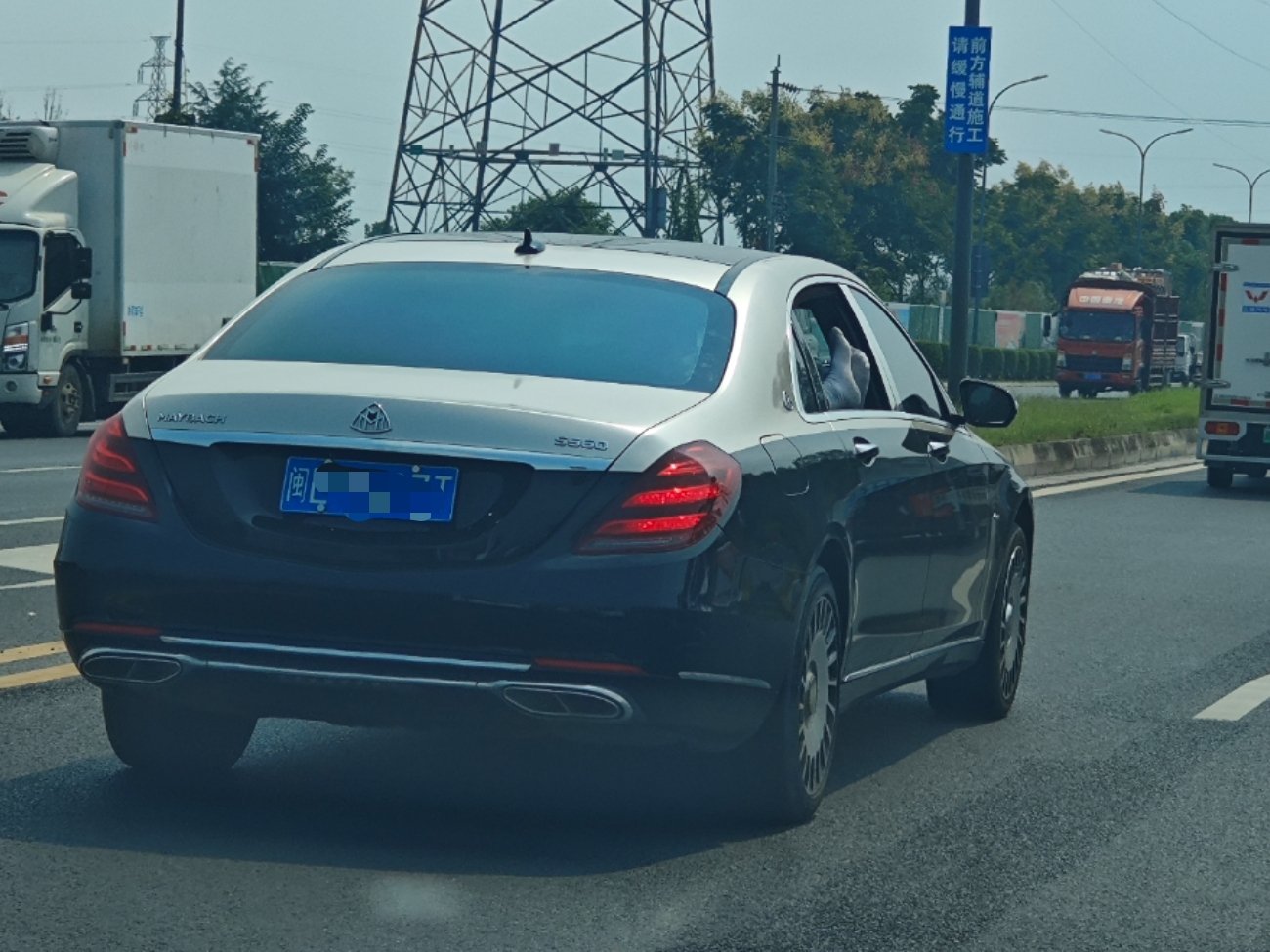 这就是坐迈巴赫S560的气势吗[单身狗] ​​​