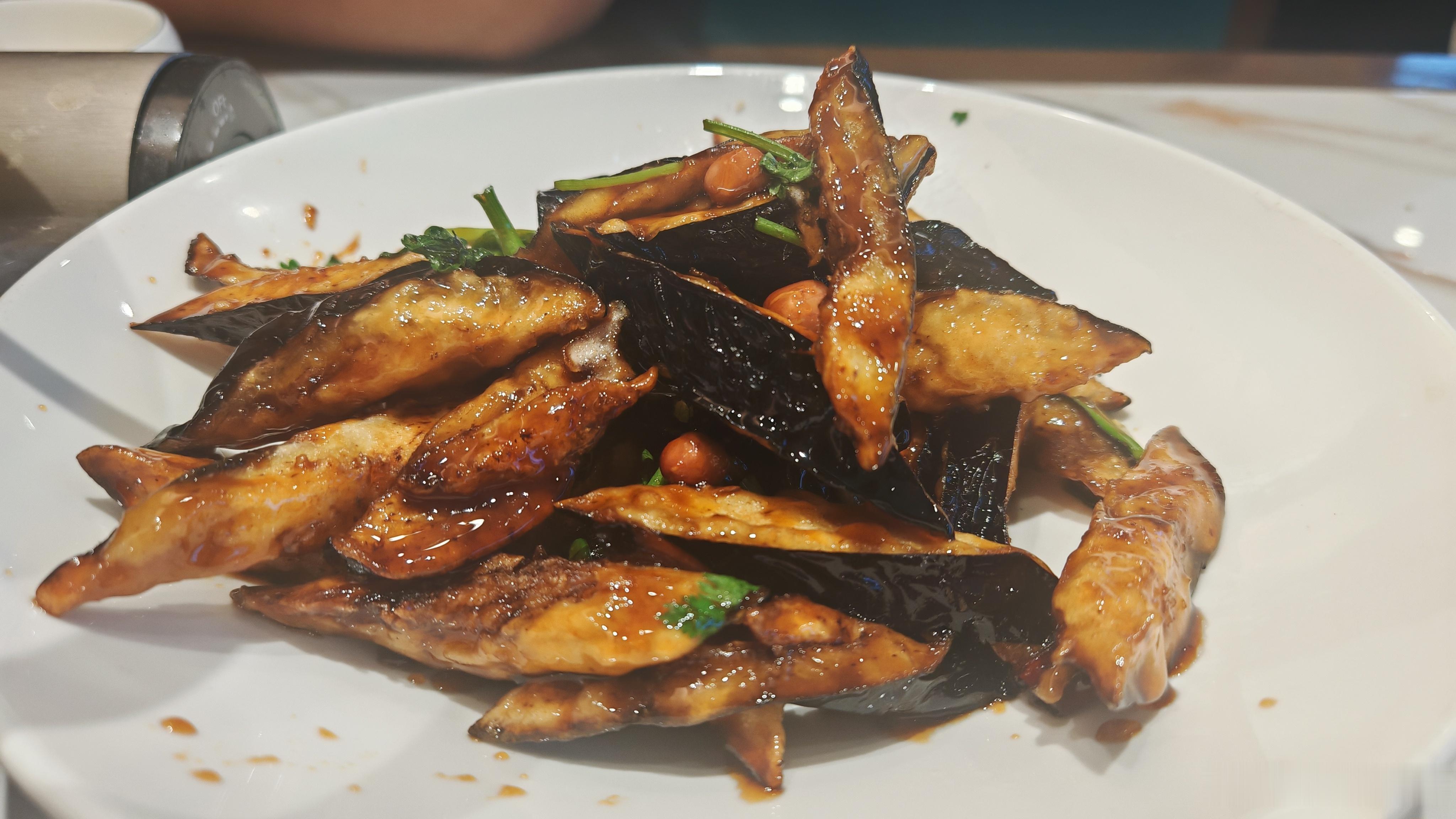 嗑了半个小时瓜子才吃上的本地美食，味道还不错[酷]  ​​​