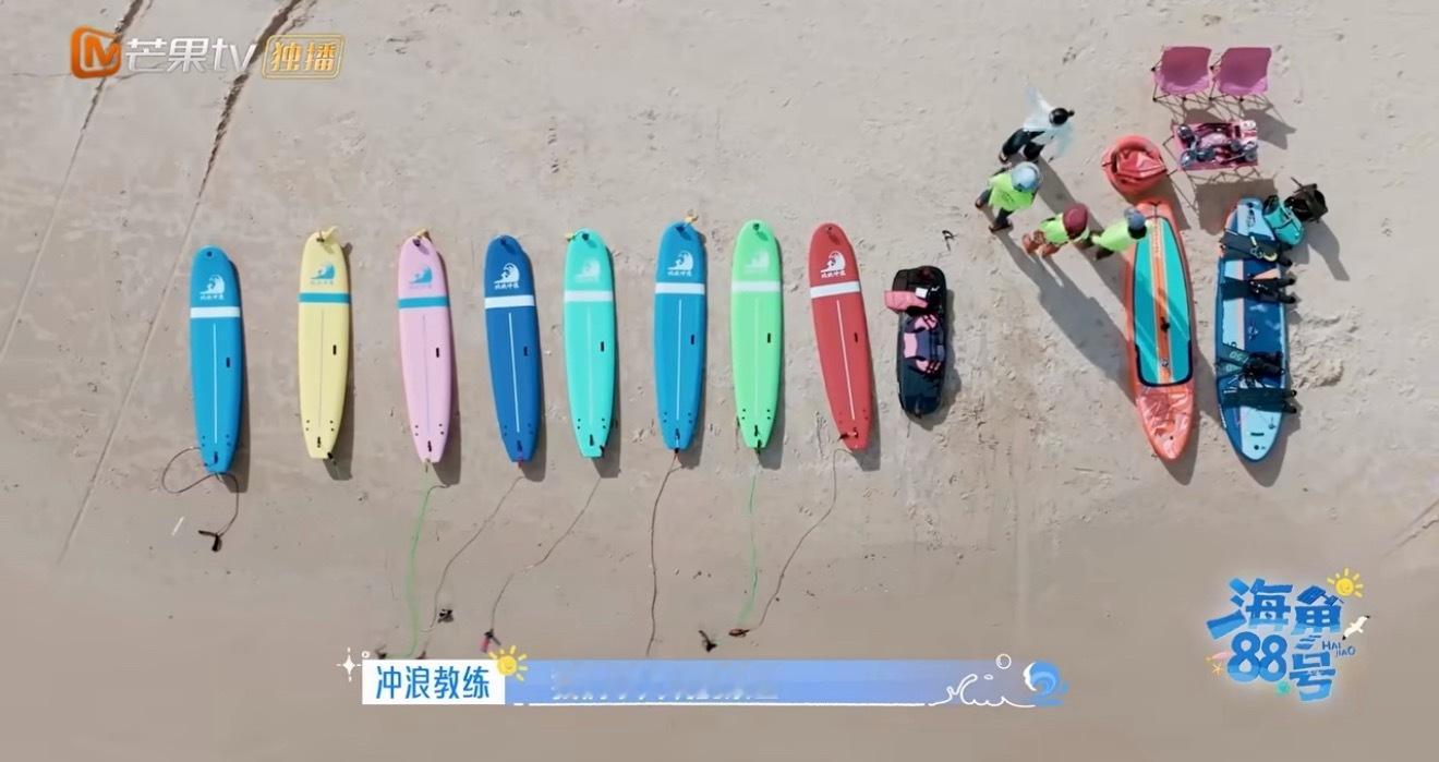 齐思钧这回真乘风破浪了齐思钧这回是真的乘风破浪了，浪是海浪的浪，不是浪姐的浪🌊