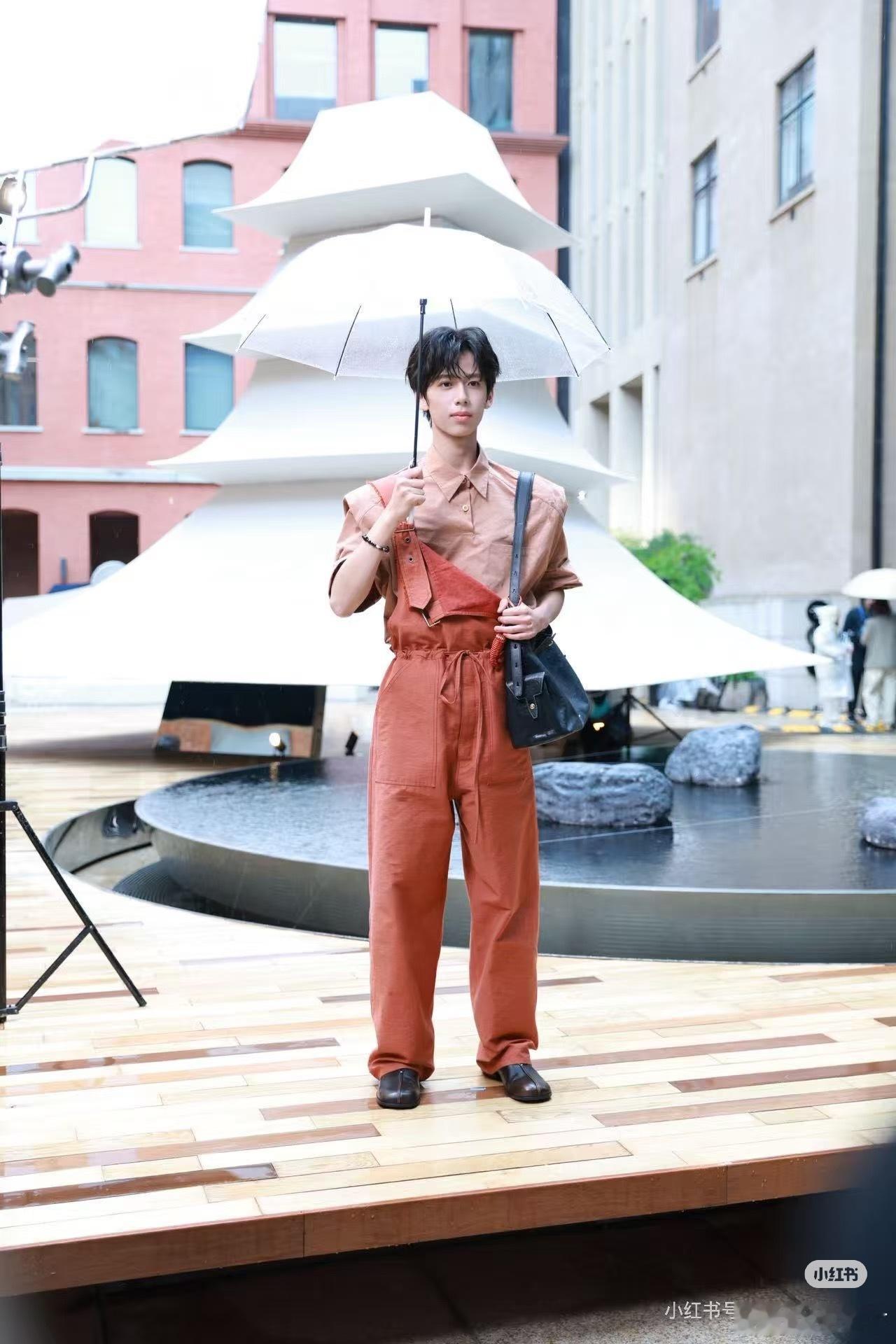 这位也是出来一次买股粉被吓跑一次 