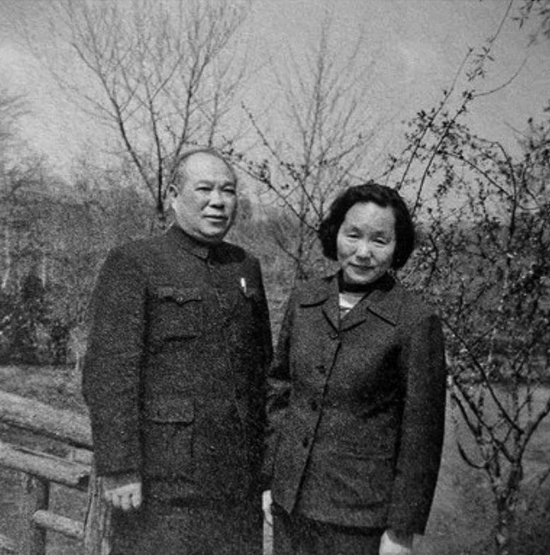 1937 年，一个寒风凛冽的冬日，地主王学文像往常一样准备出门查看自家田庄的情况