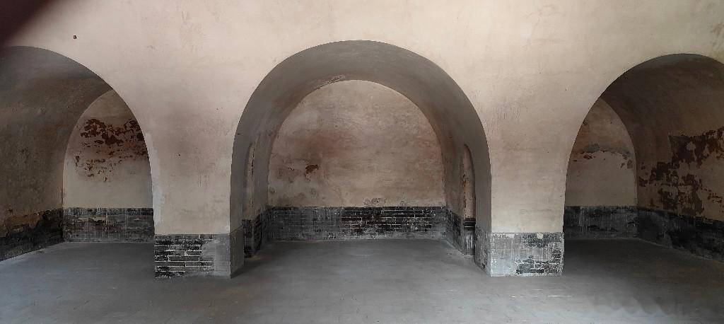 平城兴国寺为国保八，现在版本为1619年所建。其建筑风格独特，打破常规寺院的建筑