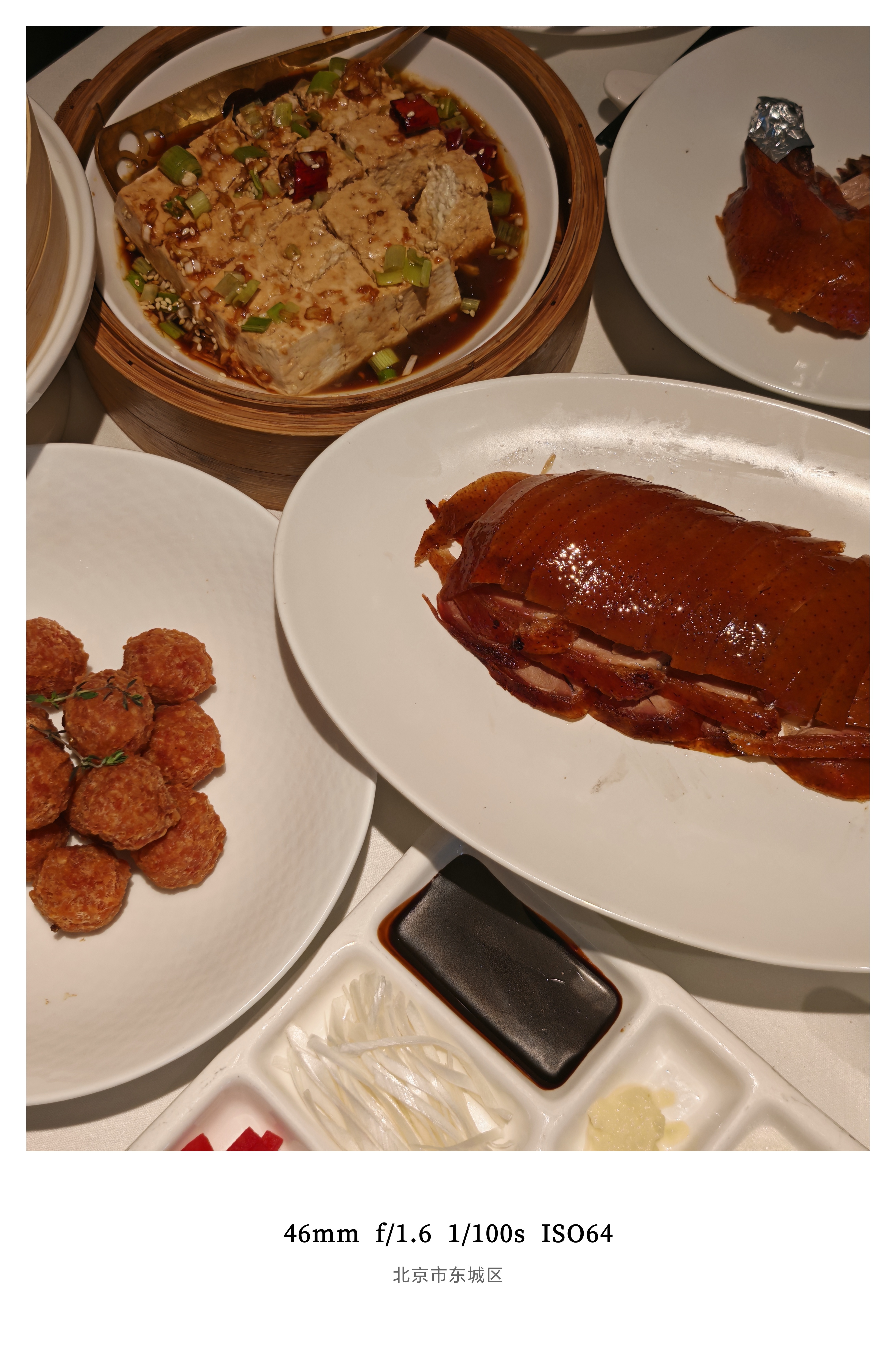 终于吃上了传说中的四季民福虽然没有坐到靠窗位置但烤鸭的味道确实值回票价鸭皮油香酥