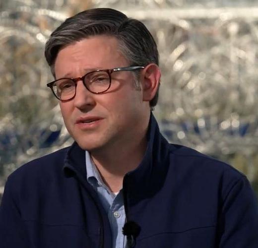 众议长高调授予特朗普史上最伟大总统称号！媒体惊曝：背后竟藏五大政治算计！

这事