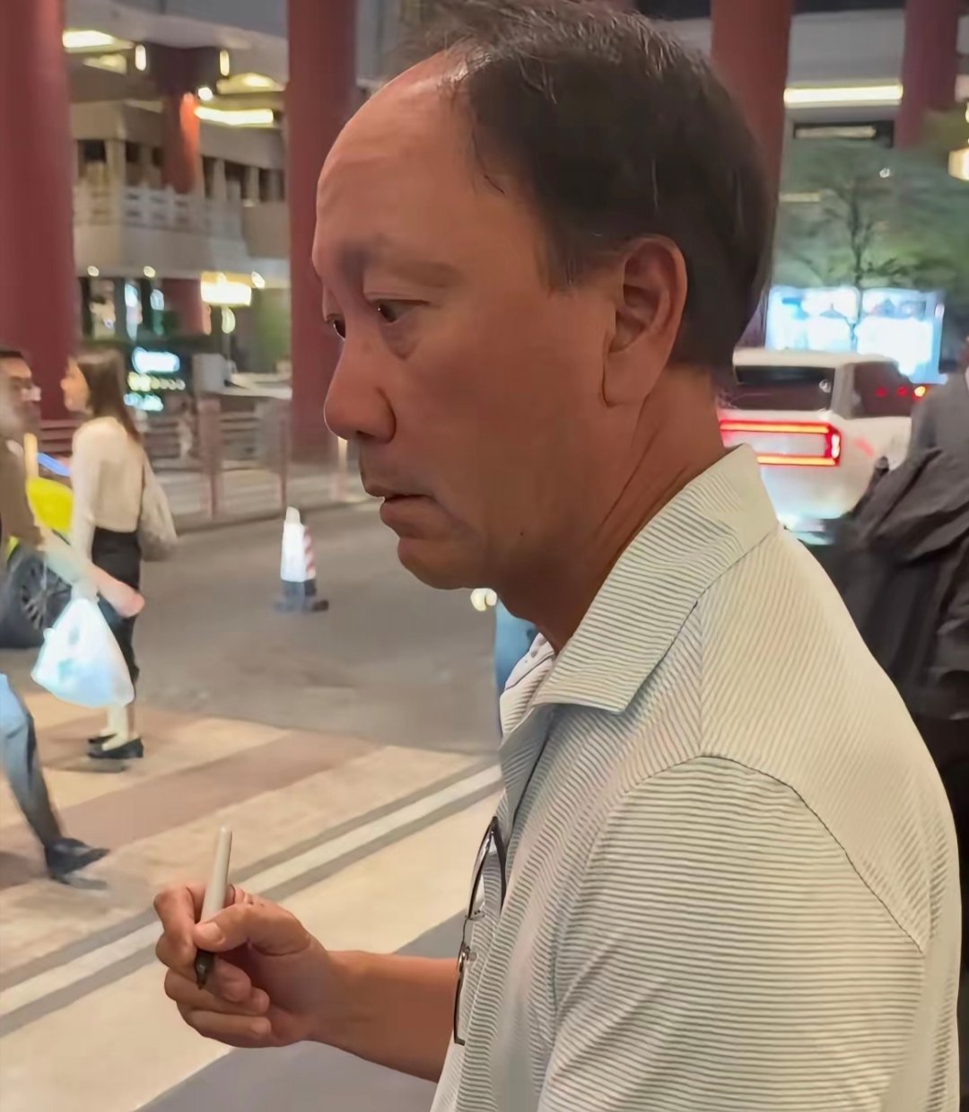 17岁问鼎法网的张德培居然这么老了！曾经的“飘柔”也变成了半秃，携儿子现身上海酒