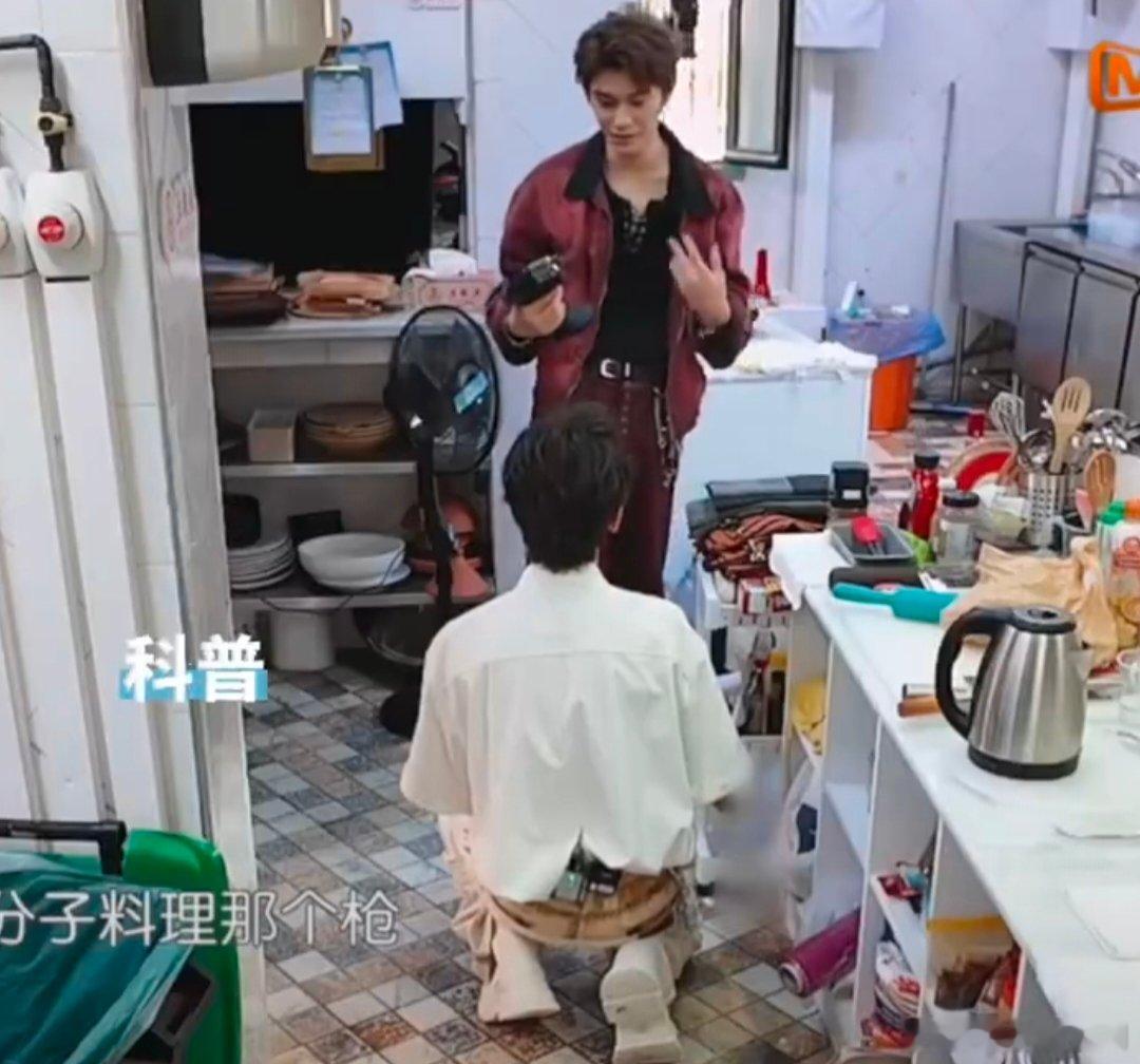 黄晓明说以后中餐厅没有丁禹兮怎么办黄晓明说丁禹兮不来他下季不参加了中餐厅 丁禹兮