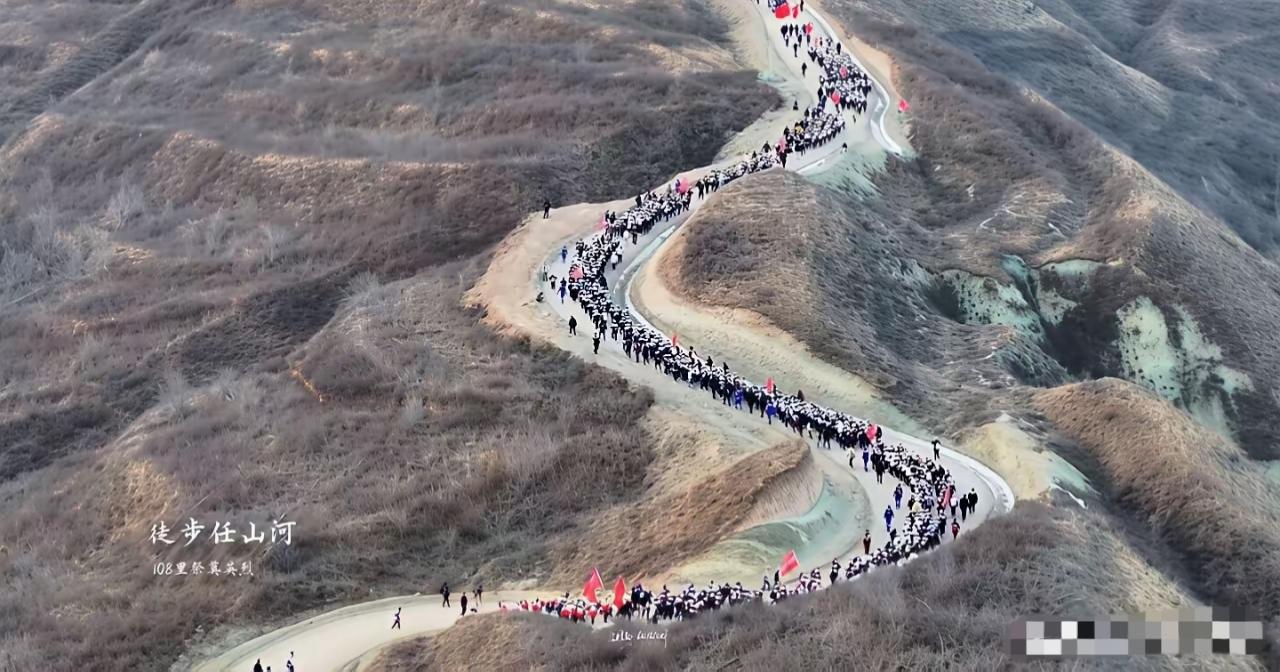 宁夏固原刷屏了！4月3日 ，3000多名师生摸黑出发，徒步108里山路去烈士陵园