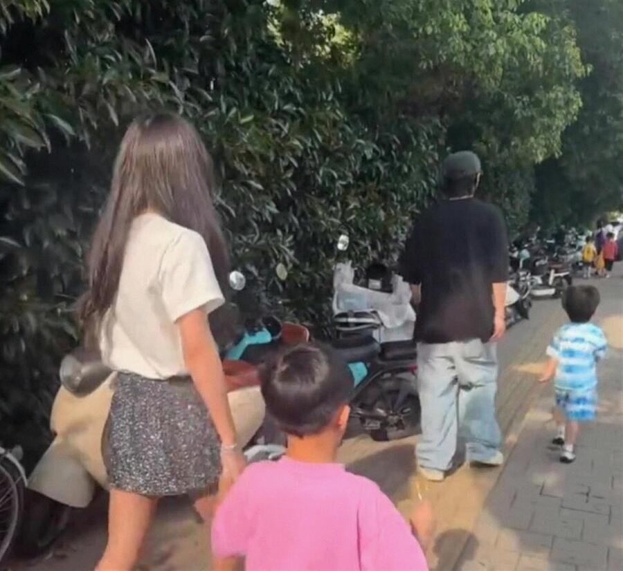 小杨哥一家四口罕见露面！所有谣言全打破，网友：又要复出了？ 
