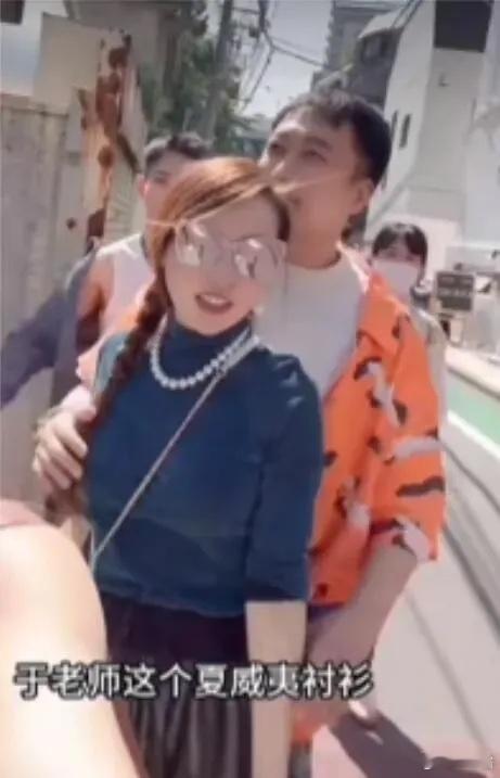 于正被拍到跟嫂子搂搂抱抱，真是爱情事业双丰收了 ​​​