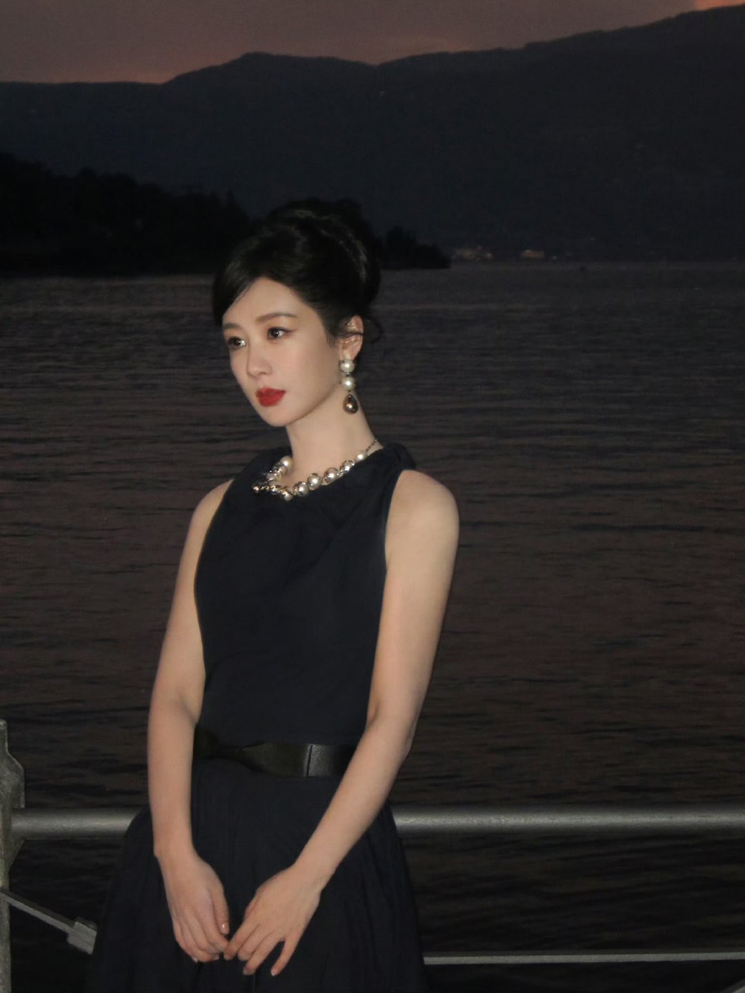 完全杨紫的主场杨紫全套纪梵希杨紫主动让C位 