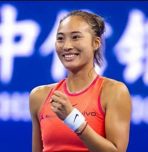 中国金花郑钦文WTA1000马德里站第二轮比赛时刻
       北京时间202