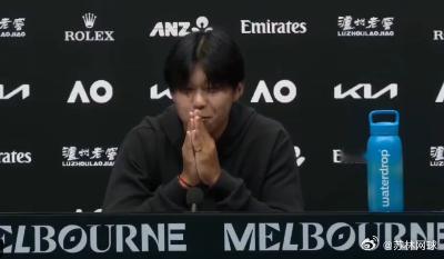 钱勒纳赛后说，他仍然和父母住在一起，“我的家人一直是我生活中很重要的一部分。很难