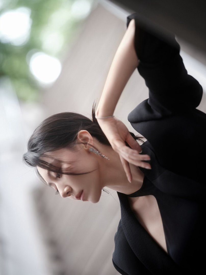 黄梦莹工作室发力了谁给黄梦莹拍的照片 看图第一反应：这是黄梦莹工作室拍的？第二反