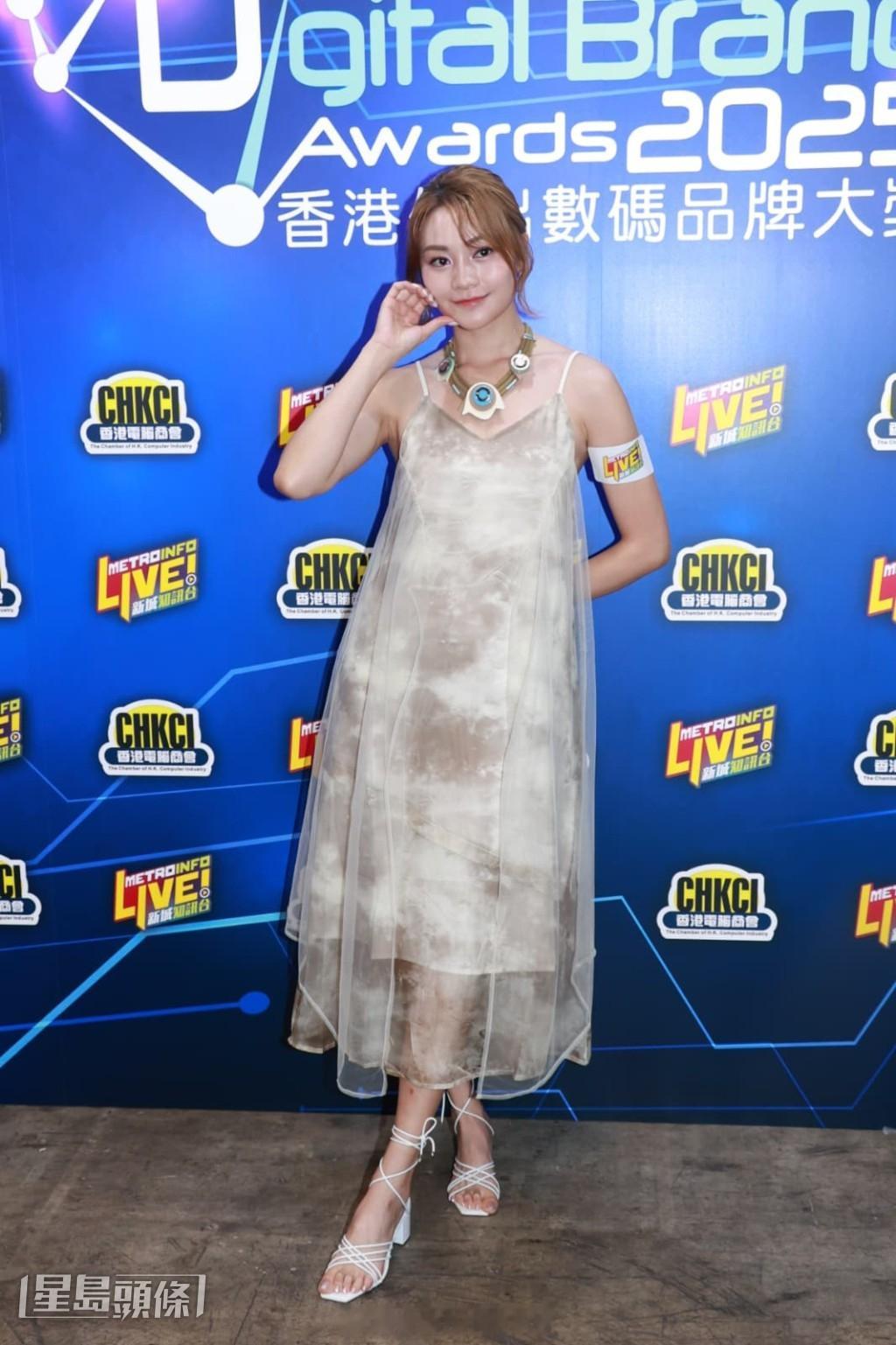 关嘉敏想搵十项全能男友 信细John单身讚对方烹饪了得似父亲 | 星岛头条关嘉敏