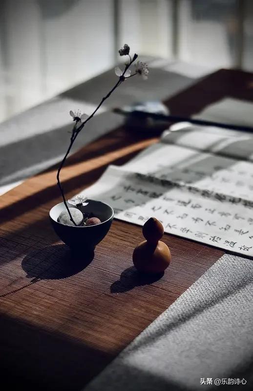 《闲居遣怀》乐韵诗心原创诗词:
网海寻章句意真，
诗书养气自安神。
粗茶淡饭过朝
