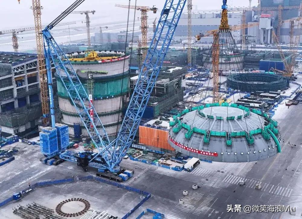 春节期间，家乡的徐大堡核电站工地上人声鼎沸，建设大军没有休息，为本年并网发电做着