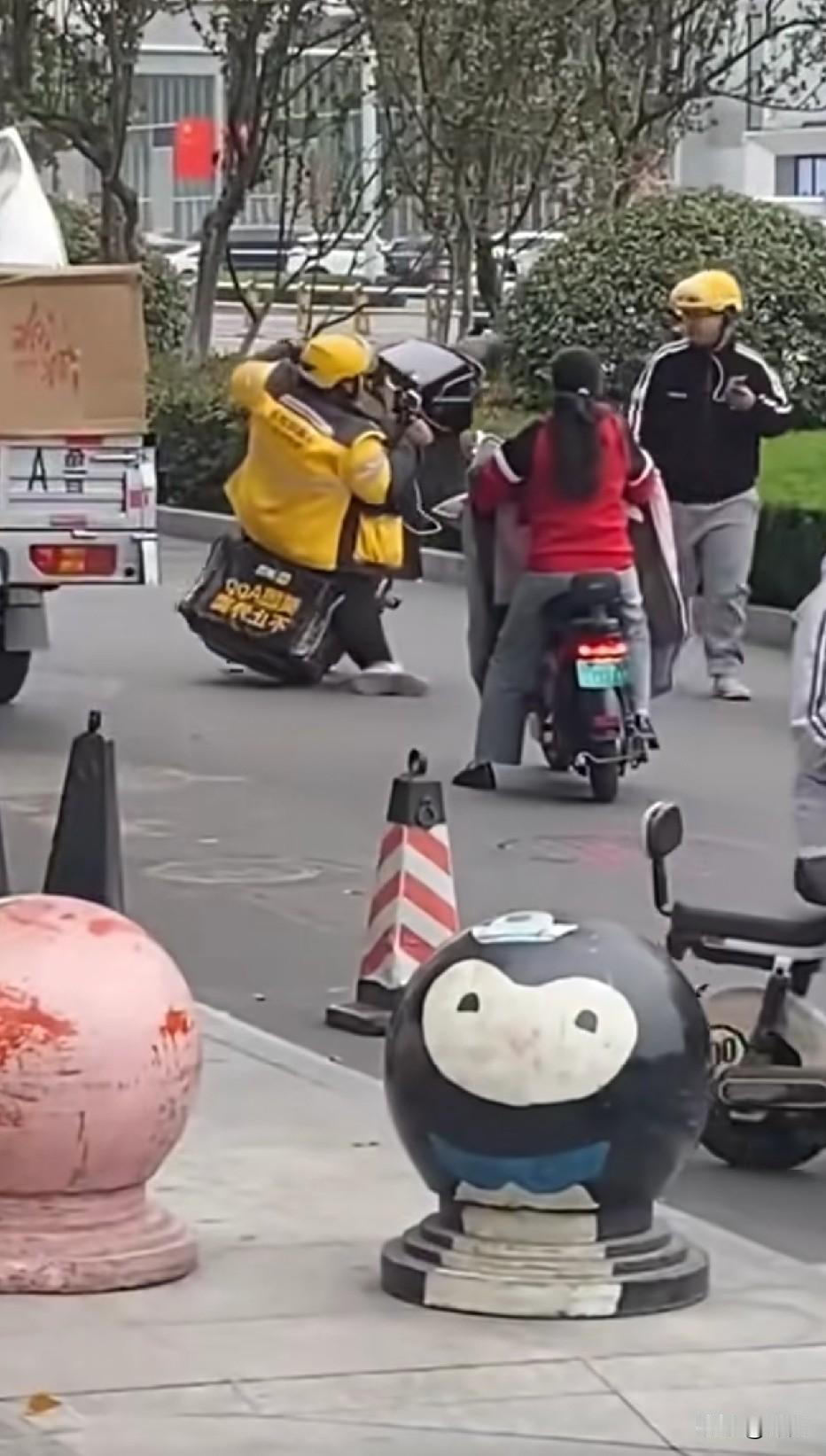 电动车在努力的活着