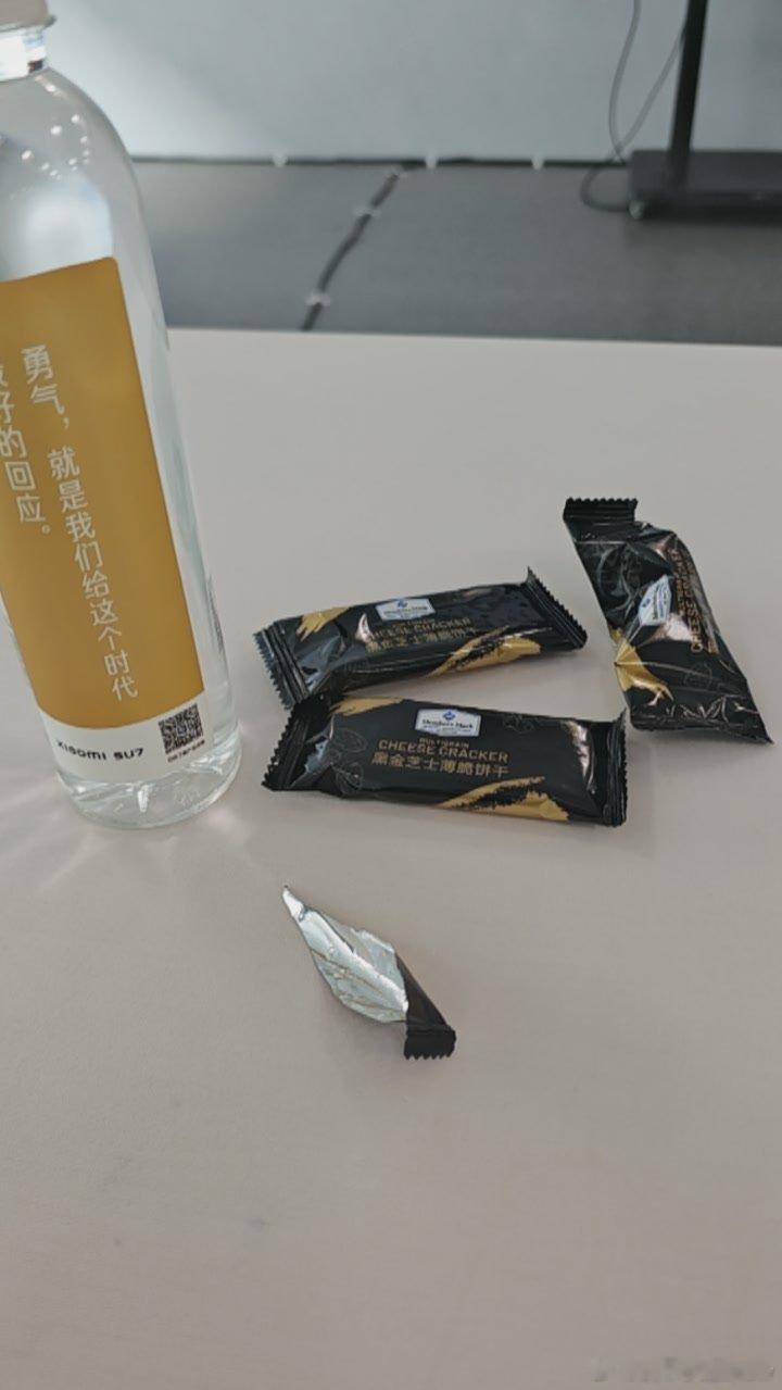 狠狠地拉低小米的eps