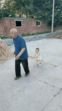 质朴的爱，一步一个脚印的教育。[赞]