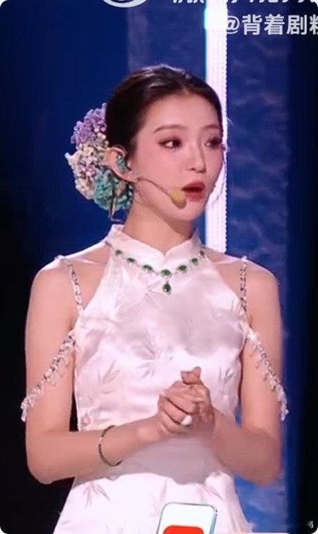 罗予彤想在乘风办年卡浪姐直播实力功底扎实，每次登台都能带来不错观感 