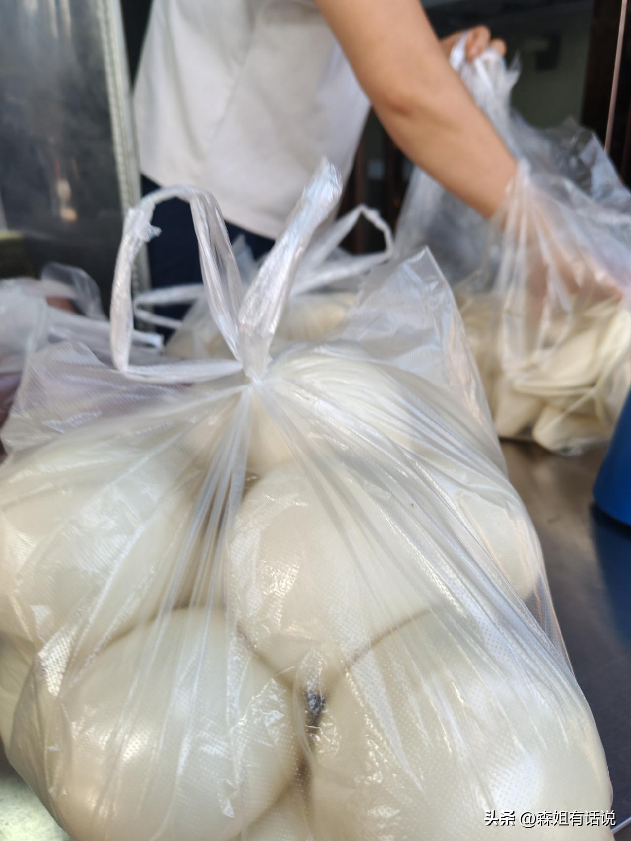 这家馒头味道不一样
8月13日，西安。今天出差陕汽车城，路过马家湾时，情不自禁的