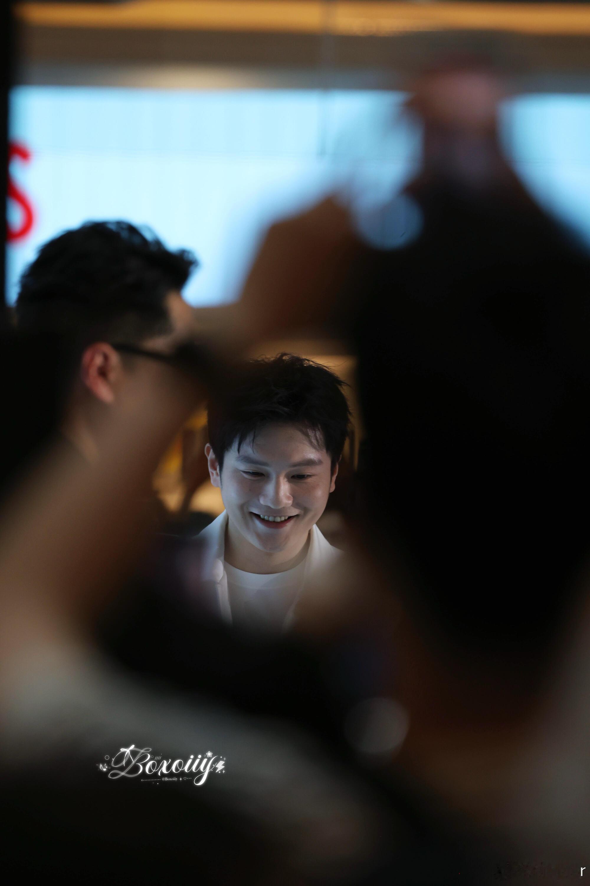 为什么那多人喜欢樊振东 赛场厮杀的时候气场很强，私下又温和松弛，多面魅力真的很吸
