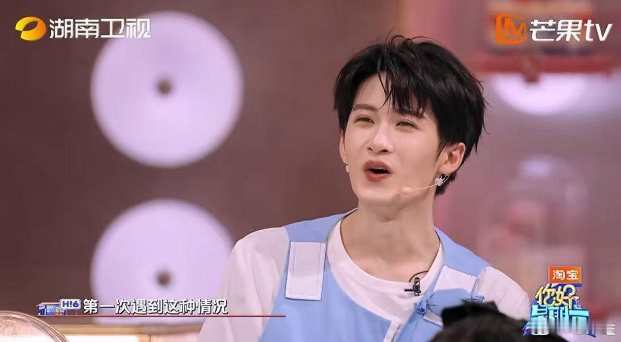 李沁眼里太有活了你好星期六 救命！李沁玩泼水游戏还兼顾收拾，泼完水看到桌上有水，